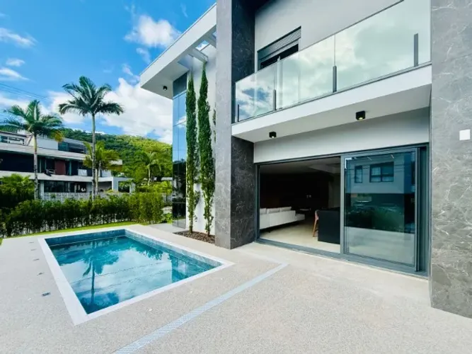 CASA ALTO PADRÃO NOVA MOBILIADA, EQUIPADA, PRONTA PRA VC MORAR 4suítes, piscina priv. VEJA