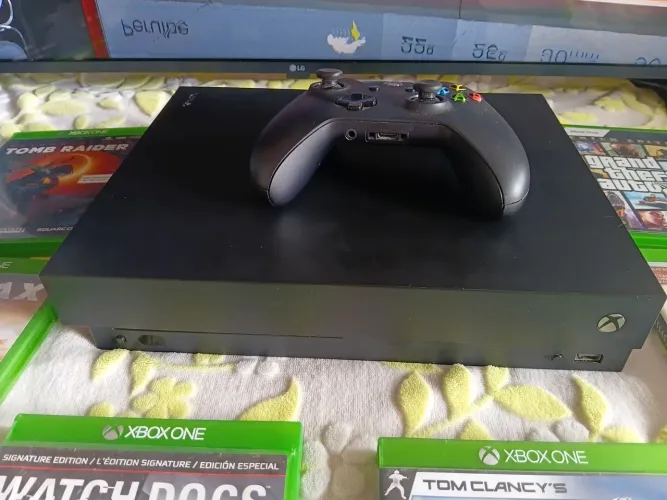 Vendo Xbox one x 1terabyte em perfeito estado