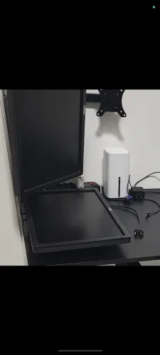 02 monitor DELL, 1 EXCELENTE, 1 COM linha nofim,baixo da tela, R$300