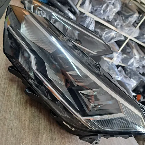 Farol Vw Jetta 2018 ao 2022 Original semi novo 