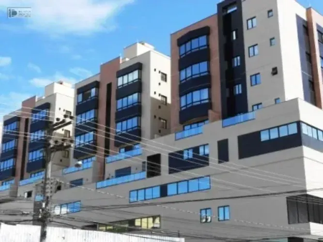 Apartamento de 01 dormitório com 02 garagens privativas em edifício com area de lazer comp