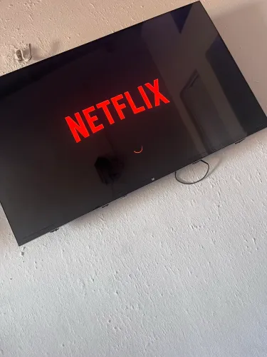 Tv Multilaser 43 pl 4k nova com nota e acessórios