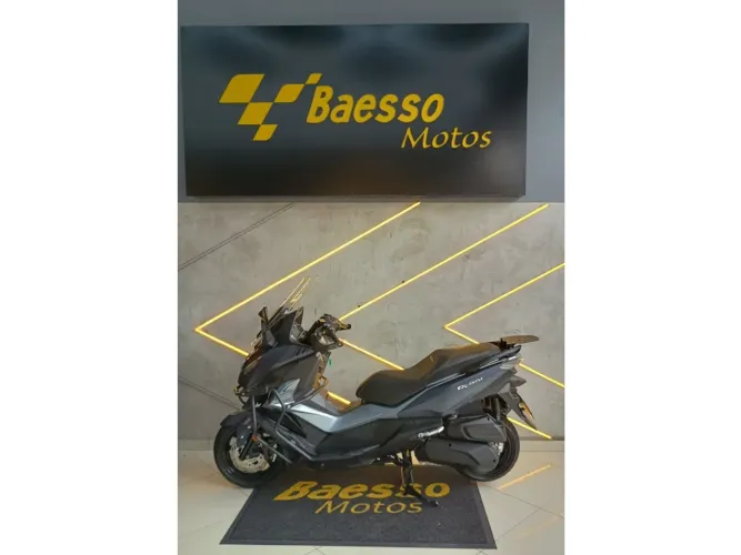 Dafra Cruisym 300 2025