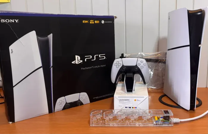 PS5 - Slim Digital 1 Tera - 1 Controle + Base Carregadora + Filtro de Linha