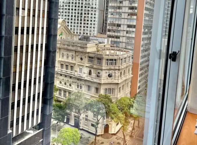 STUDIO CENTRO PORTEIRA FECHADA ANDAR ALTO METRÔ CARIOCA NA PORTA ACEITA PET