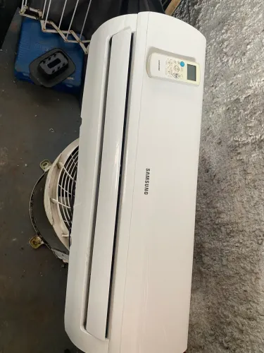 Vendo um ar-condicionado da Samsung 12 btus já instalado