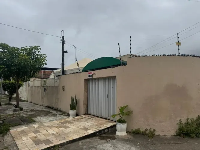 Casa com piscina, 3 quartos, 2 suítes Estância, próximo ao Colégio Visão