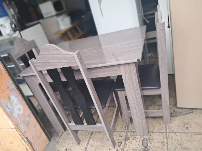 Mesa c 03 cadeiras