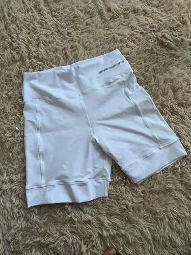 Short Fitness Feminino com Bolso