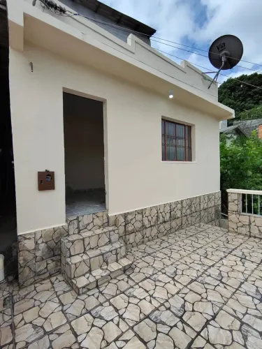 Vendo - Casa com cinco quartos no Japiim