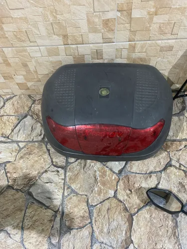 Suporte de bagageiro, baú e retrovisor