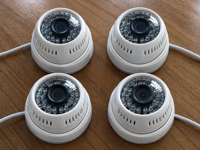4 Câmeras de Segurança HD Com Infravermelho | Giro 360° | Preto e Branco
