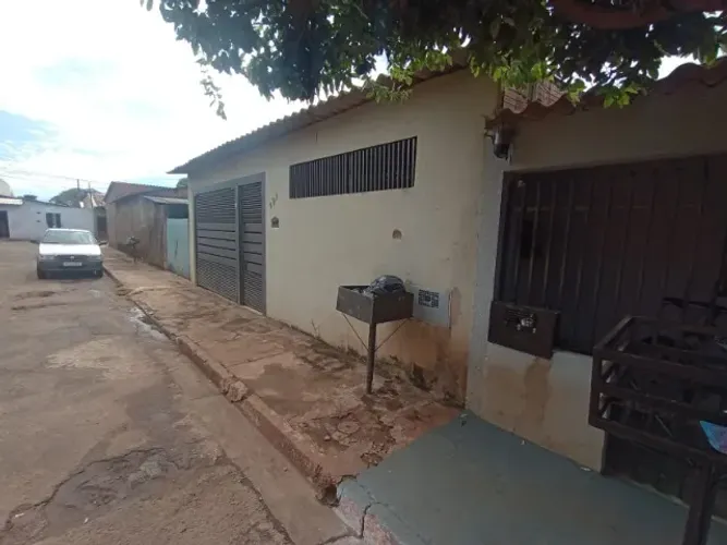 CASA GRANDE PARA LOCAÇÃO NO BAIRRO MORENINHAS