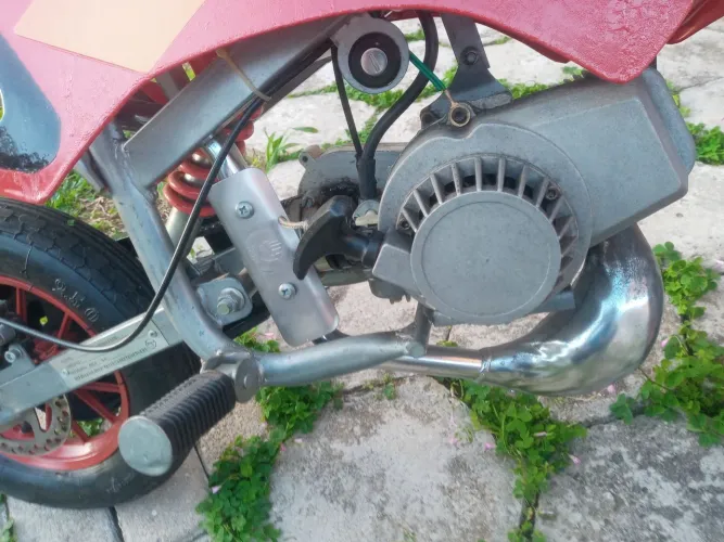 Mini moto 49 cc. Gasolina e oleo 02 tempos. Semi nova. Valor 3.500. Zap *
