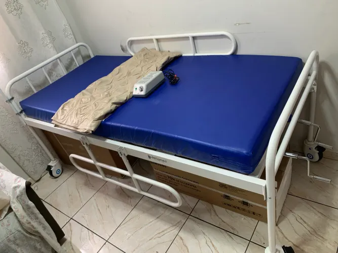 Cama hospitalar completa!