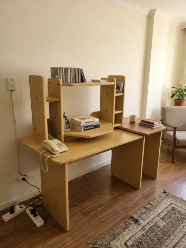 Mesa de Computador com Estante / Escrivaninha Espaçosa - Ótima Estrutura