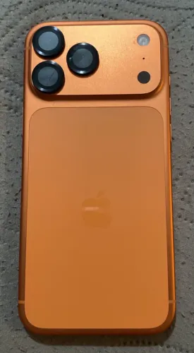 Vendo 17 pro max com dois meses de uso , caixa e nota fiscal