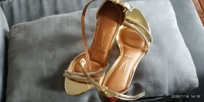 Sandalia Vizzano R$80