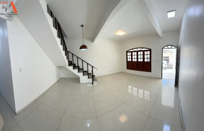 Casa de 3 pavimentos com 360 m² de área total na Avenida Pedro Alvares Cabral