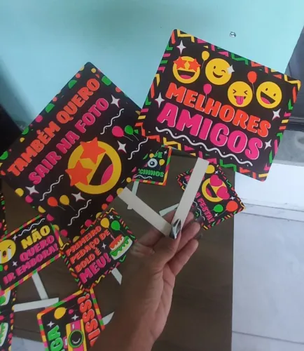 Plaquinhas neon pra sua festa!