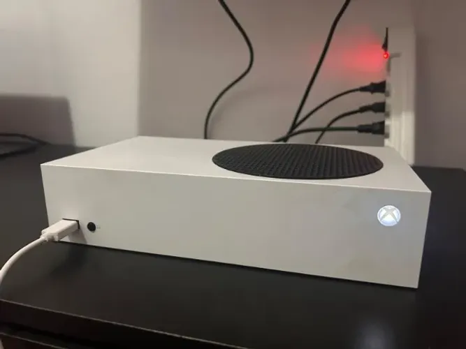 Xbox Series S com 2 controles + jogos