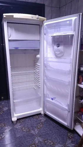 Geladeira Consul 380 Litros com Dispenser de Água