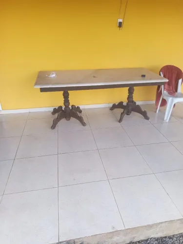 Vende mesa antiga 
