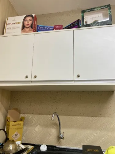Móvel de parede em MDF branco 