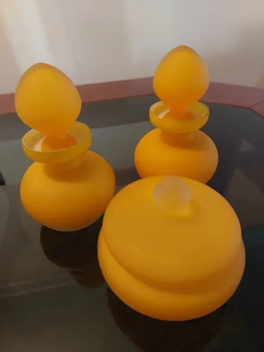 Jogo vintage de peças decorativas em vidro amarelo