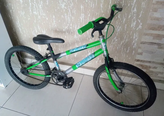 Bicicleta Hulk aro 20 em alumínio linda