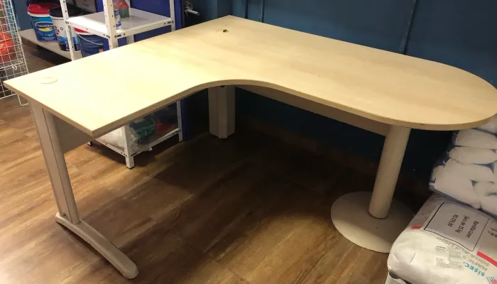 Mesa escritório em L