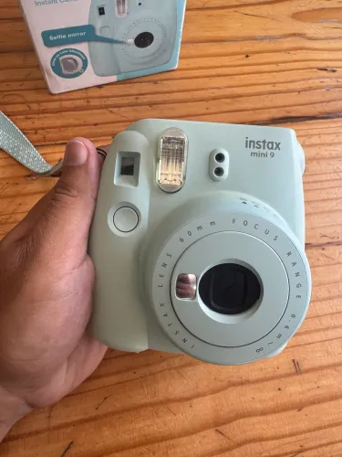  Câmera Instax Mini 9 (Polaroid) - Perfeita para registrar momentos especiais!