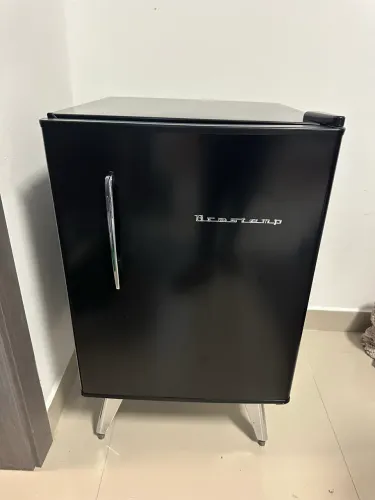 Frigobar retrô preto Brastemp 