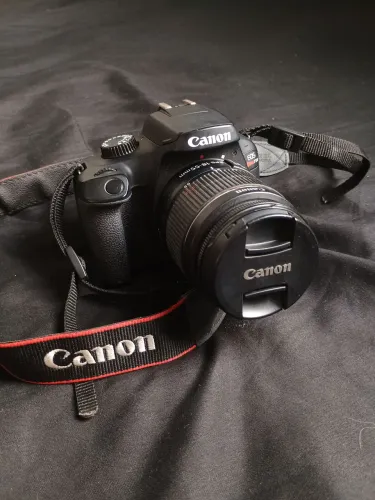 Canon EOS Rebel T100 + Lente Canon EF-S 18-55mm Original
