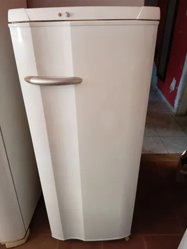 Geladeira electrolux 280 litros