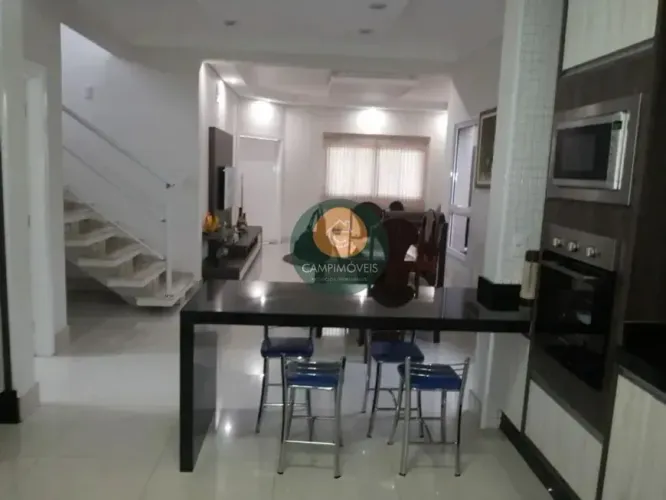 Excelente casa localizada no Condomínio Residencial Margarida de Holstein