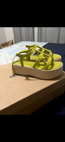 Melissa semi nova 