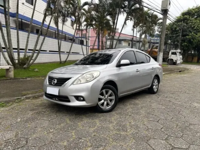 Nissan Versa SL 1.6 16V Flex Fuel 4P Mec. 2014