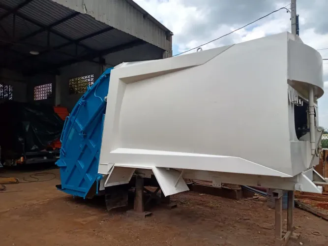 Coletor compactador de lixo