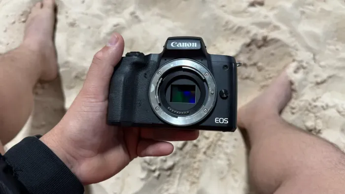 Cânon M50 com adaptador para lentes 