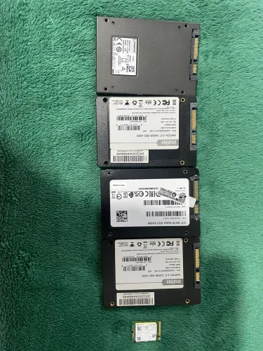 Kit com 7SSDs ? 5x 240GB + 120GB + M.2 256GB