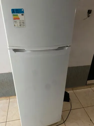 Vendo uma geladeira 