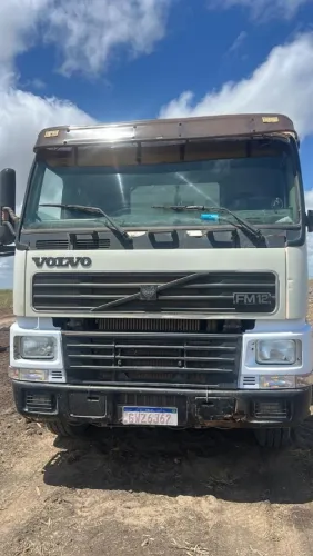 Caminhão volvo caçamba 2002