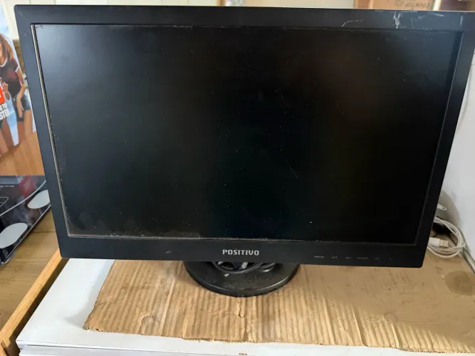 Monitor ?20? com tela giratória vertical e horizontal