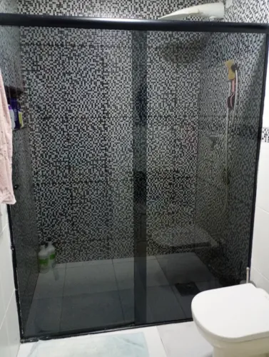 Vendo box blindex fumê
