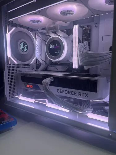 RTX 4070 SUPER AERO