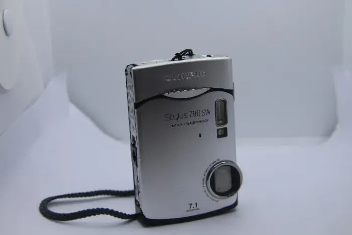 Camera Digital Cybershot Olympus 790SW