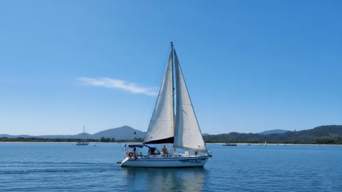 BARCO PRONTO PARA MORAR A BORDO COM CONFORTO