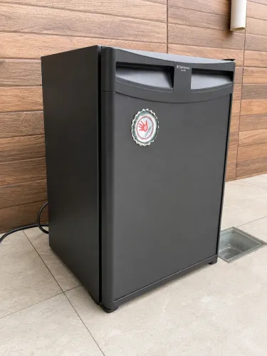 Frigobar Electrolux preto