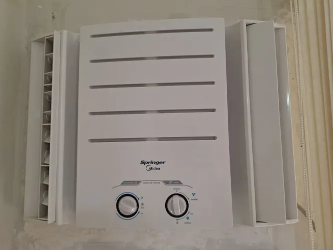 Vende- se ar-condicionado seminovo Midea